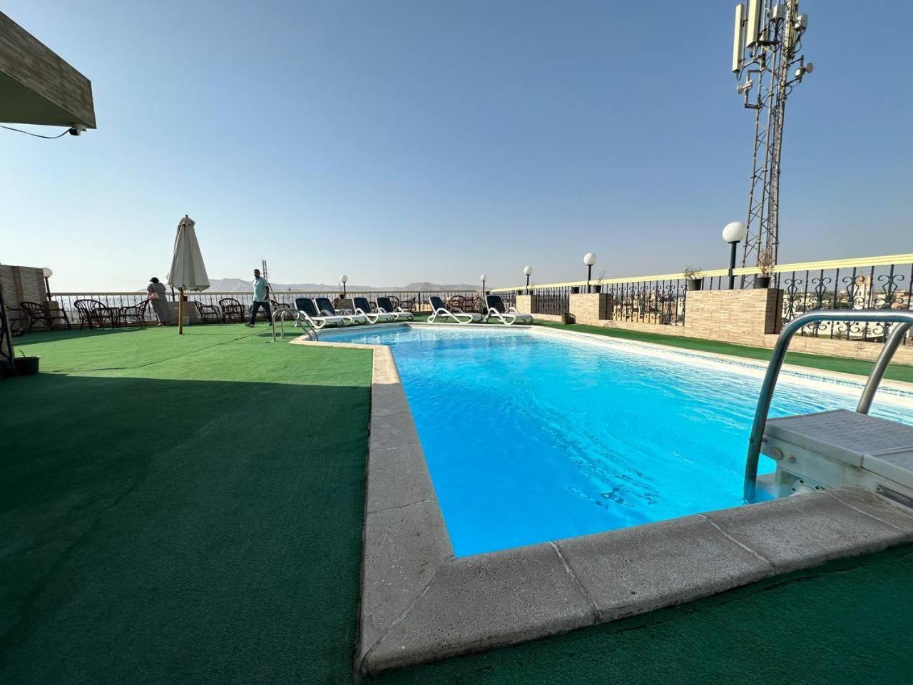 Queens Valley Hotel Luksor Zewnętrze zdjęcie